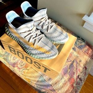 Yeezy 350 V2